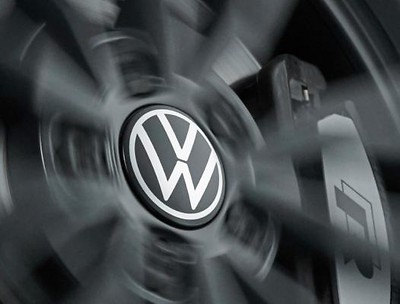 Nabenkappe für LM-Felge dynamisch, mit stehendem Logo im Fahrbetrieb, neues VW Logo