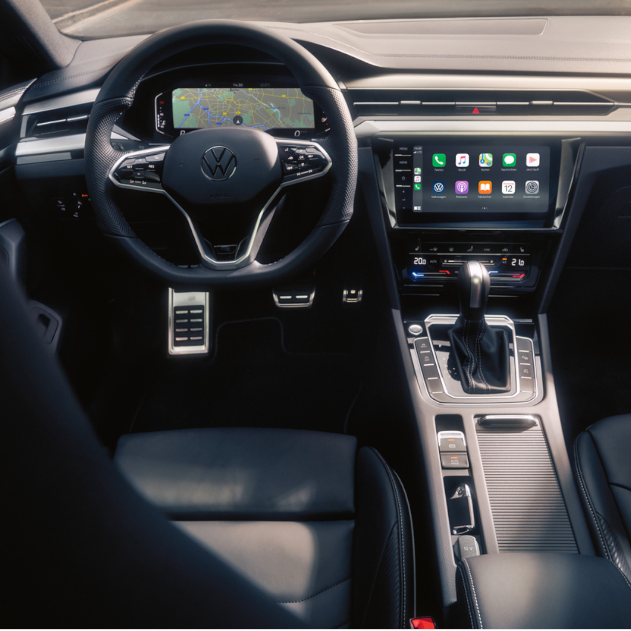 VW Arteon von Innen mit Blick auf Cockpit