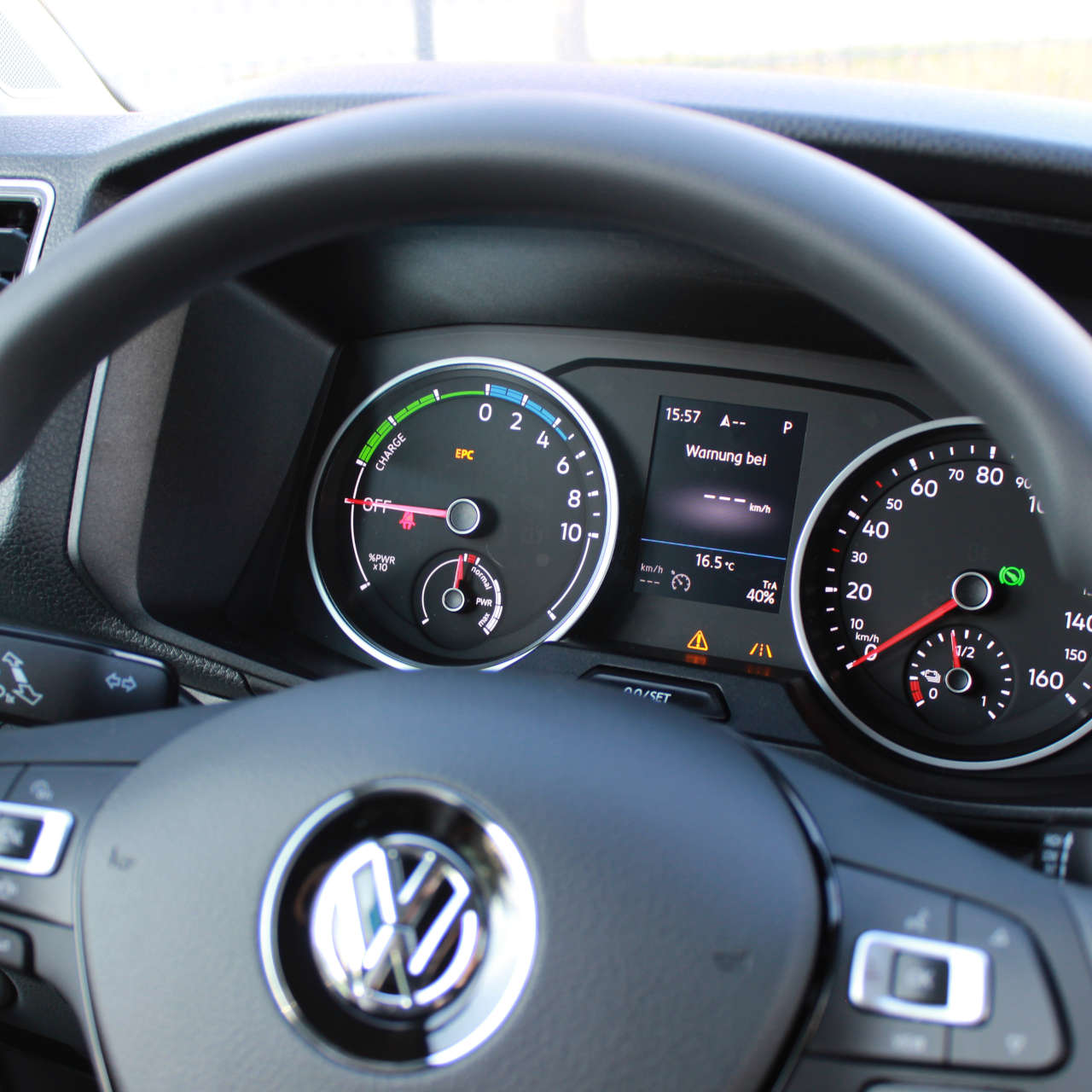 VW Crafter mit Blick aufs Lenkrad