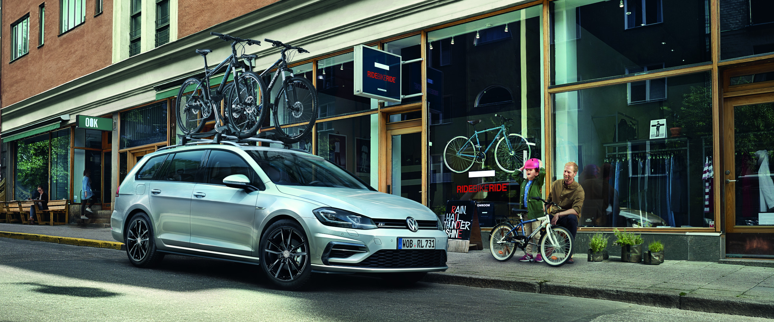 VW Golf 7 Variant mit Dachfahrradträger