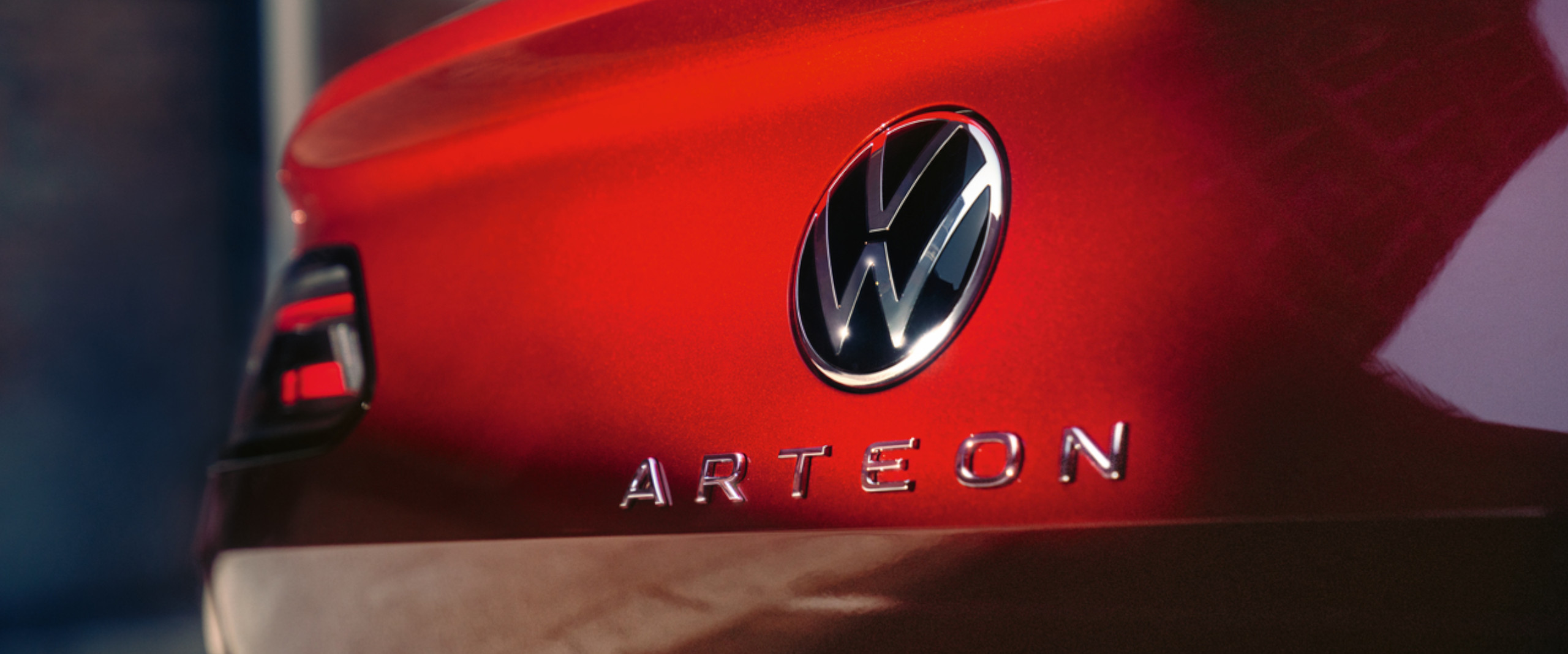 Arteon Shooting Brake Logo am Heck