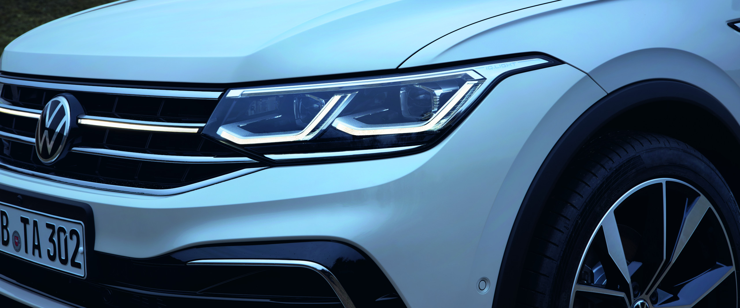 seitliche Frontansicht des Tiguan Allspace